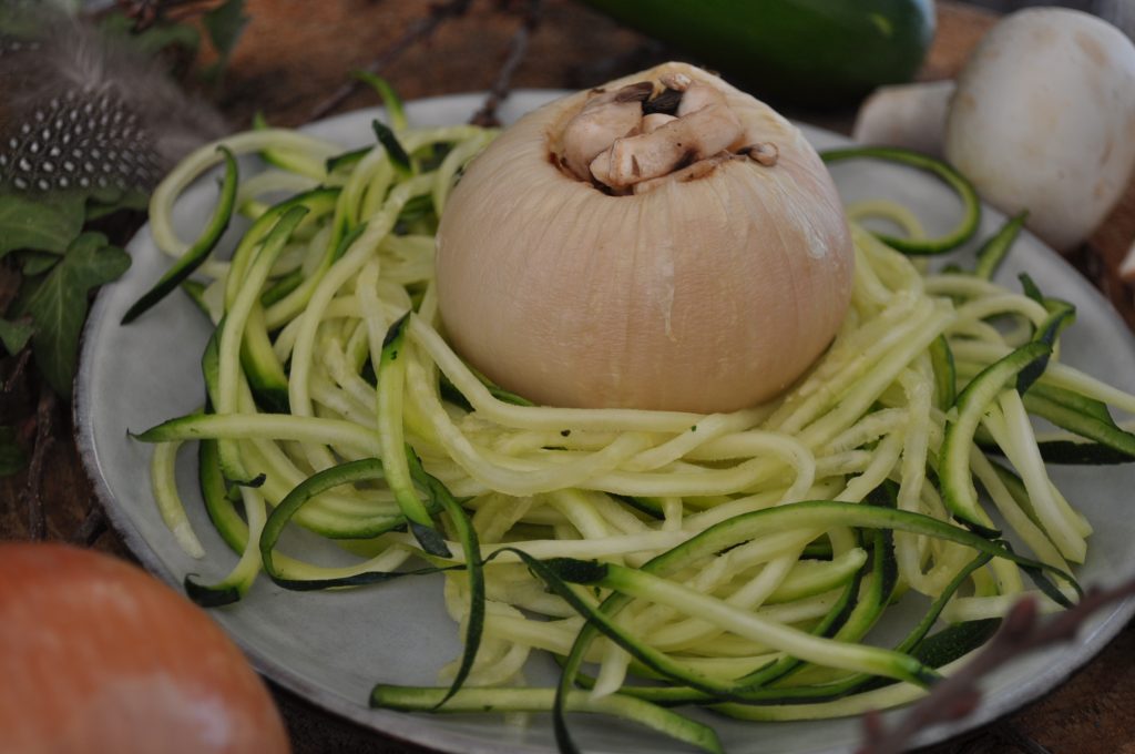 oignon à la farce de champignon spaghetti de courgette